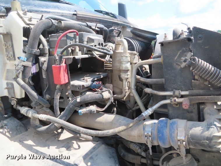 image for item DD6393 2003 Chevrolet C7500 grain truck