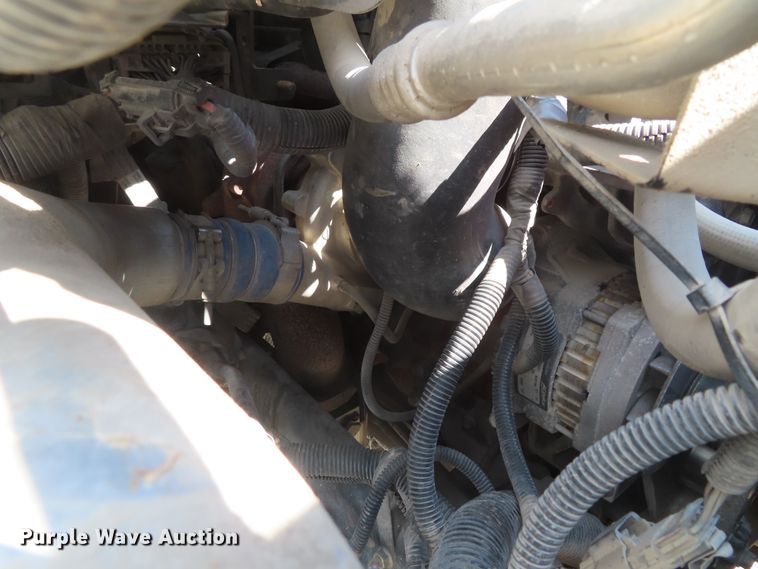 image for item DD6393 2003 Chevrolet C7500 grain truck