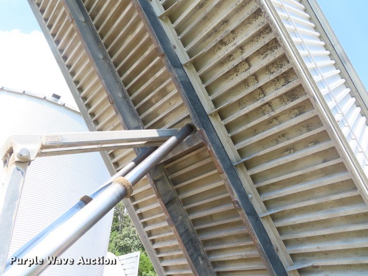 image for item DD6393 2003 Chevrolet C7500 grain truck