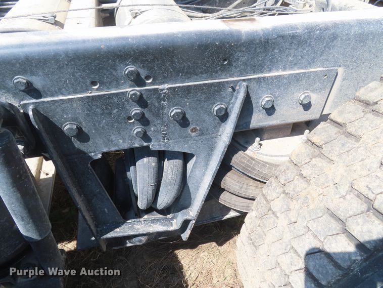 image for item DD6393 2003 Chevrolet C7500 grain truck