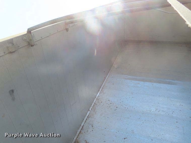 image for item DD6393 2003 Chevrolet C7500 grain truck