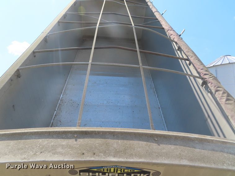 image for item DD6393 2003 Chevrolet C7500 grain truck