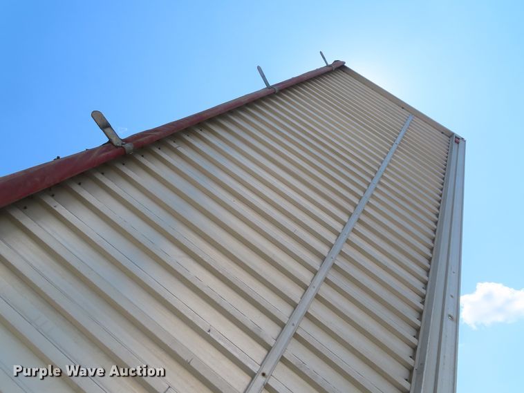 image for item DD6393 2003 Chevrolet C7500 grain truck