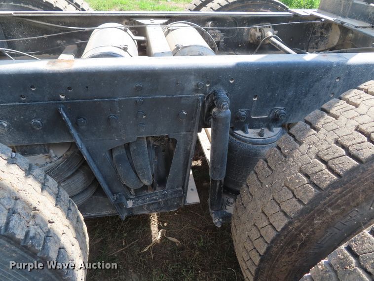 image for item DD6393 2003 Chevrolet C7500 grain truck