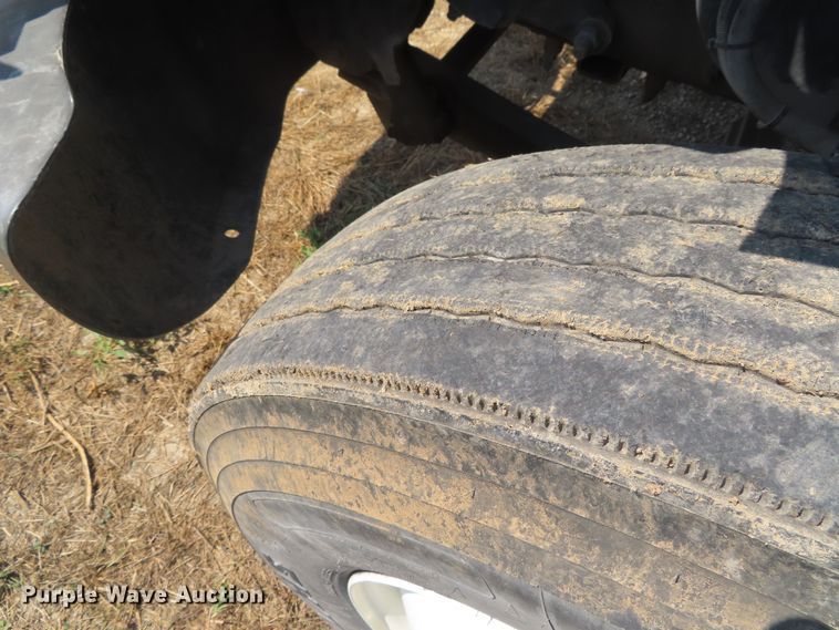 image for item DD6393 2003 Chevrolet C7500 grain truck