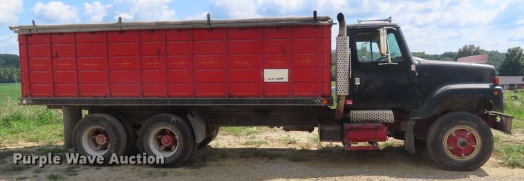 image for item DD6394 1979 International F2574 grain truck