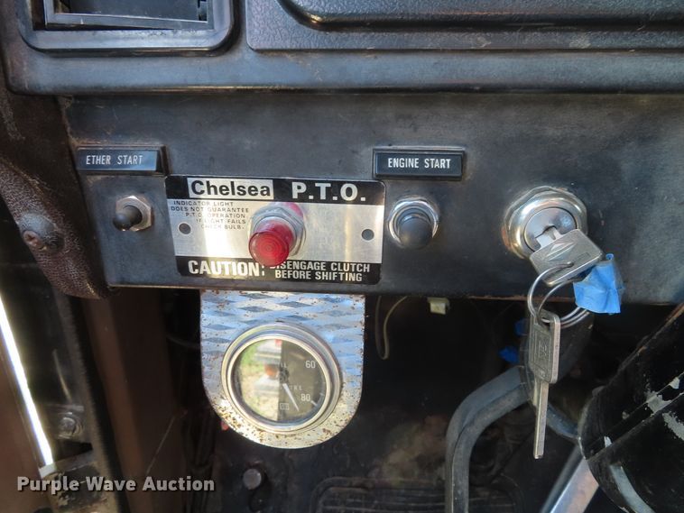 image for item DD6394 1979 International F2574 grain truck