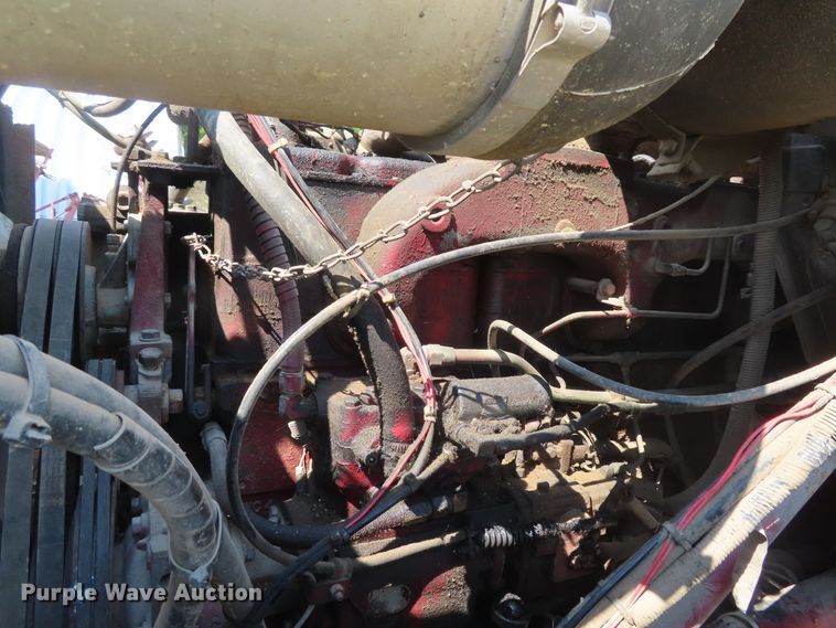 image for item DD6394 1979 International F2574 grain truck