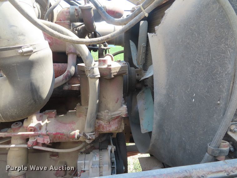 image for item DD6394 1979 International F2574 grain truck