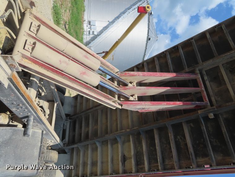 image for item DD6394 1979 International F2574 grain truck