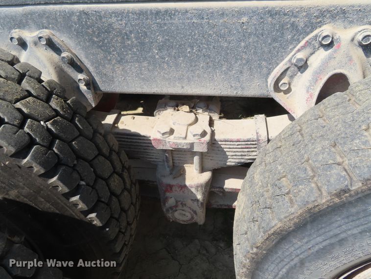 image for item DD6394 1979 International F2574 grain truck