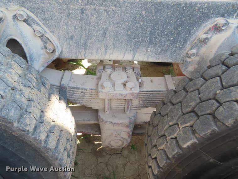 image for item DD6394 1979 International F2574 grain truck