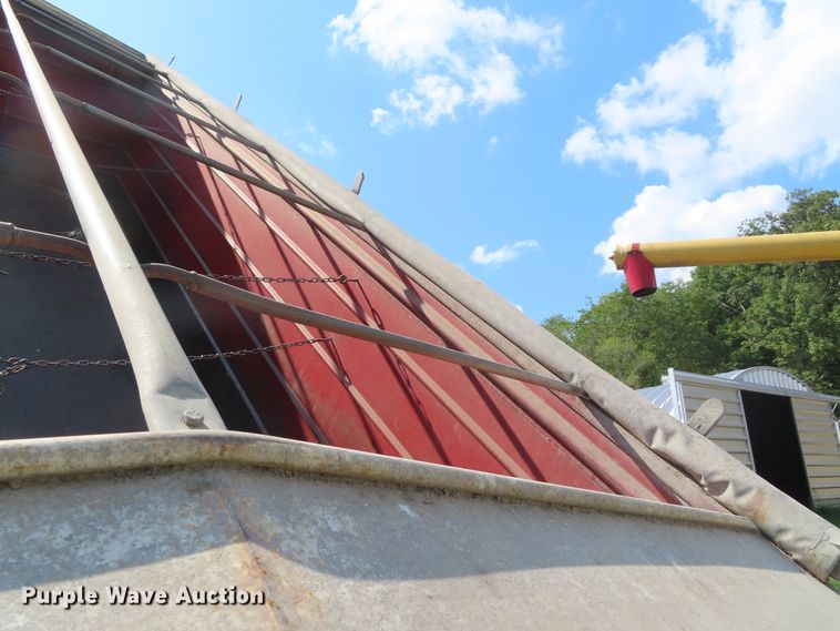 image for item DD6394 1979 International F2574 grain truck