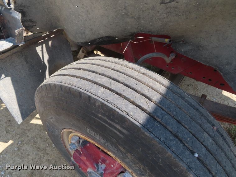 image for item DD6394 1979 International F2574 grain truck