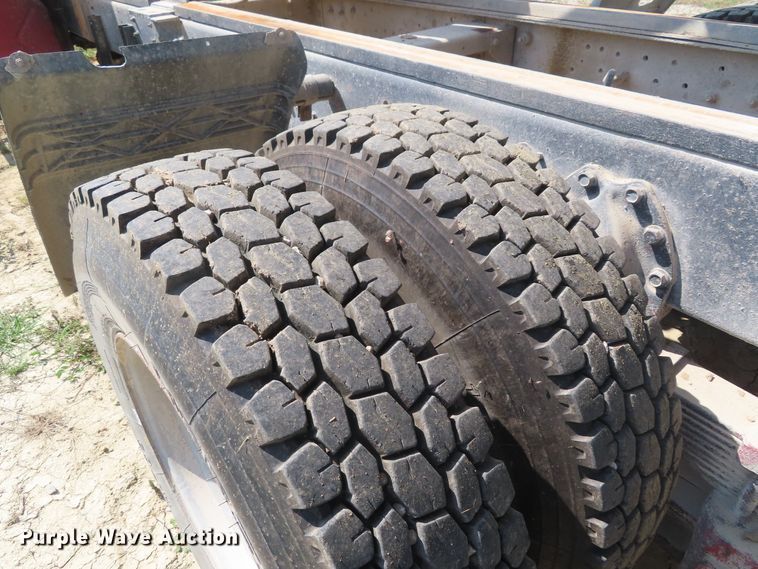 image for item DD6394 1979 International F2574 grain truck