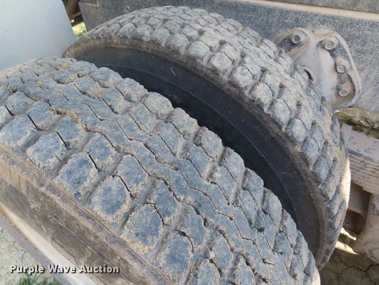 image for item DD6394 1979 International F2574 grain truck