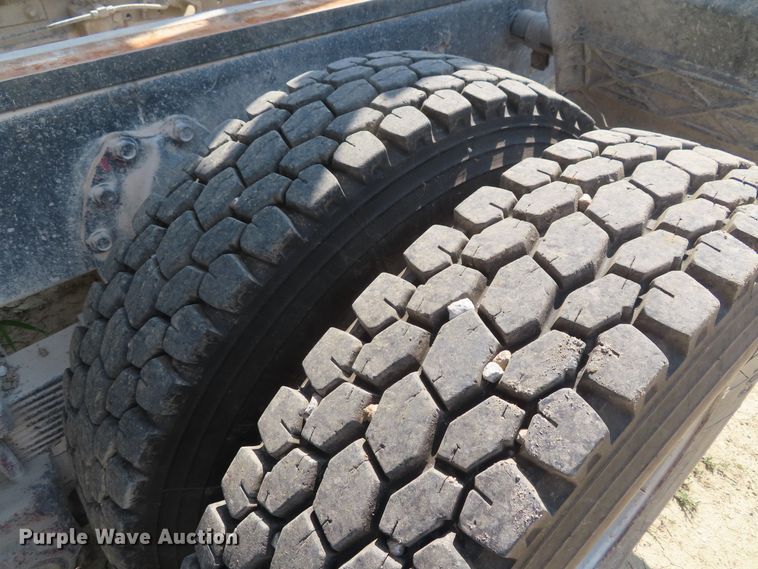 image for item DD6394 1979 International F2574 grain truck