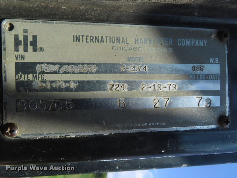 image for item DD6394 1979 International F2574 grain truck