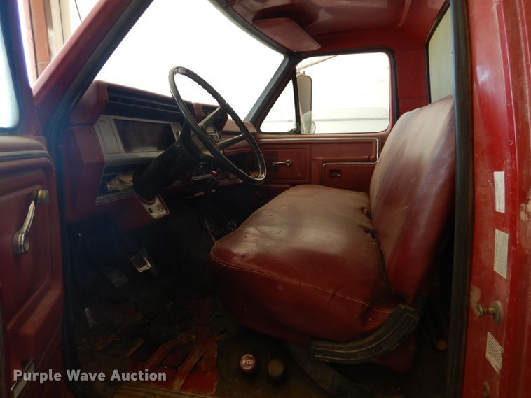 image for item DD6395 1980 Ford grain truck