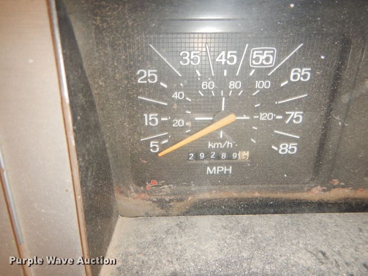 image for item DD6395 1980 Ford grain truck