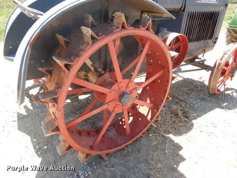 image for item DD6407 1928 McCormick-Deering 10-20 tractor