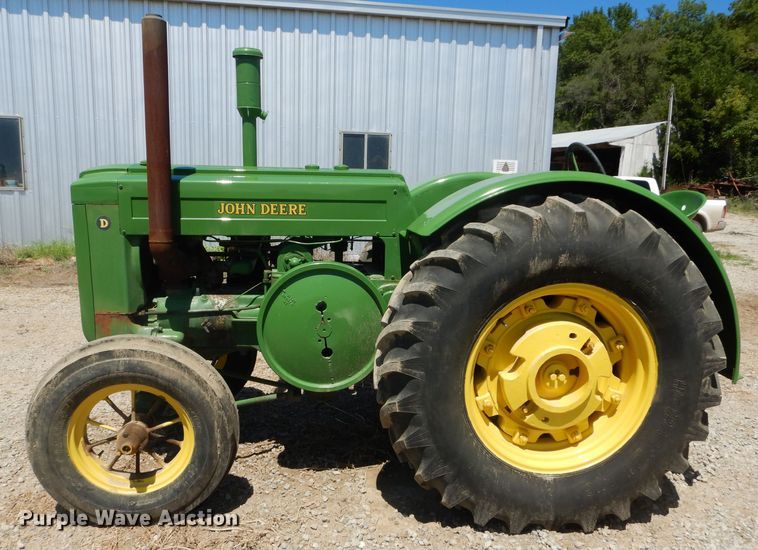 image for item DD6408 John Deere D tractor