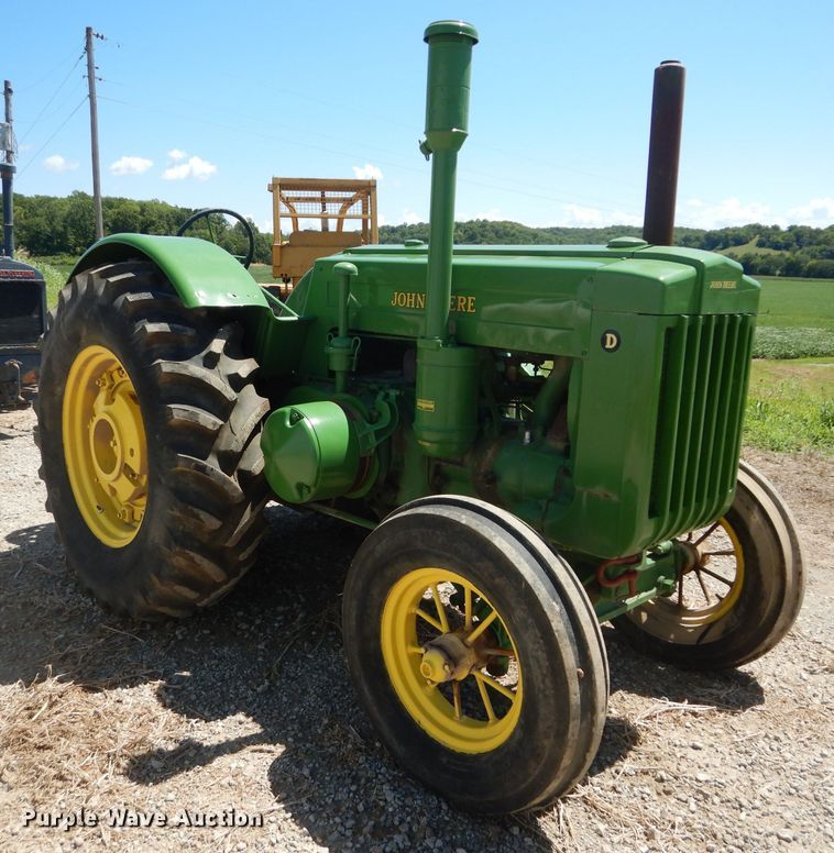 image for item DD6408 John Deere D tractor