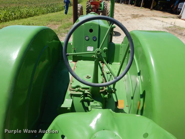 image for item DD6408 John Deere D tractor