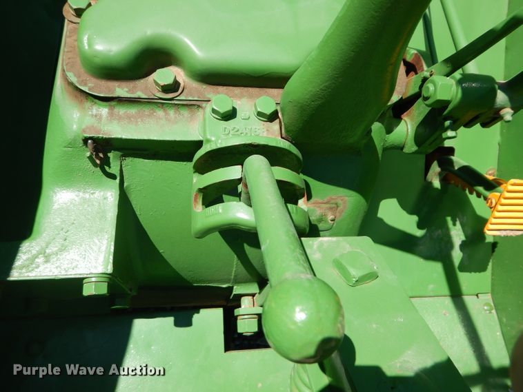 image for item DD6408 John Deere D tractor