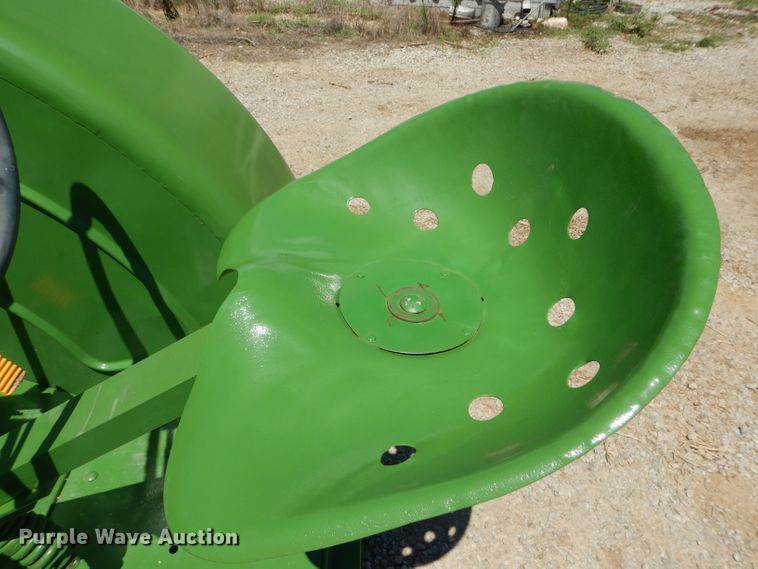 image for item DD6408 John Deere D tractor