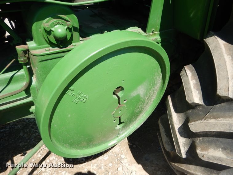 image for item DD6408 John Deere D tractor