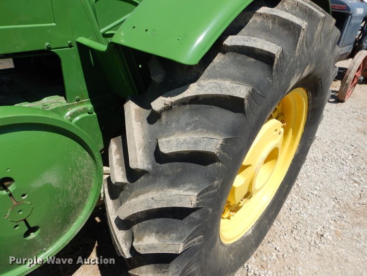 image for item DD6408 John Deere D tractor