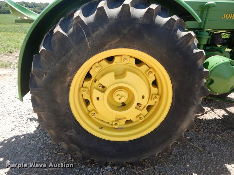 image for item DD6408 John Deere D tractor