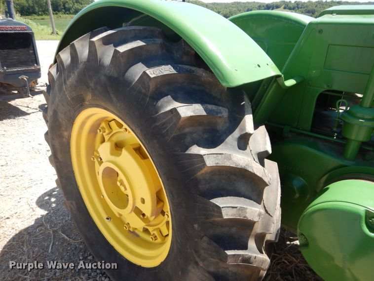 image for item DD6408 John Deere D tractor