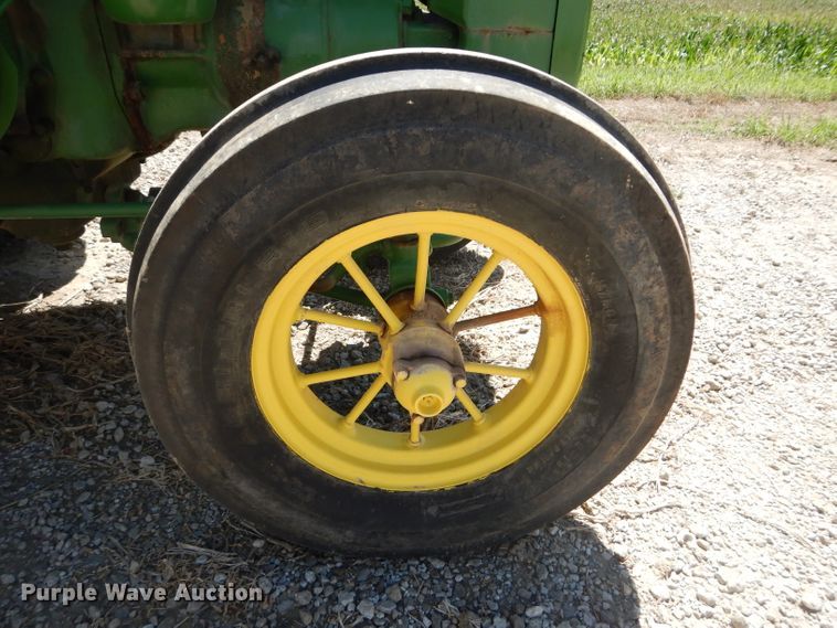 image for item DD6408 John Deere D tractor