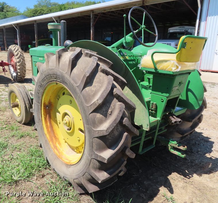 image for item DD6410 1952 John Deere R tractor