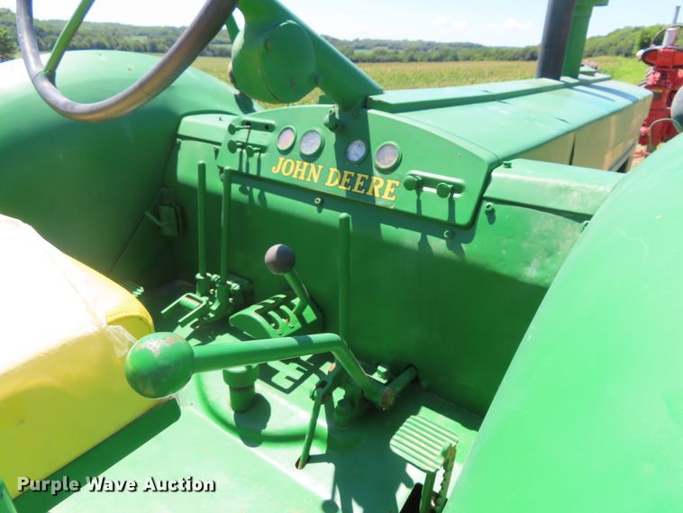 image for item DD6410 1952 John Deere R tractor