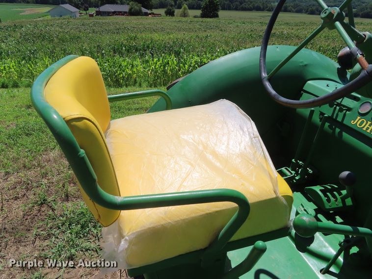 image for item DD6410 1952 John Deere R tractor