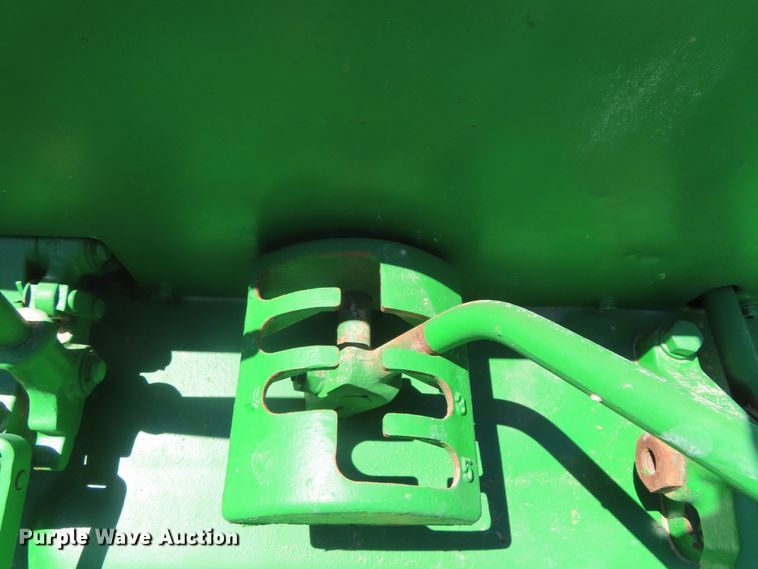 image for item DD6410 1952 John Deere R tractor