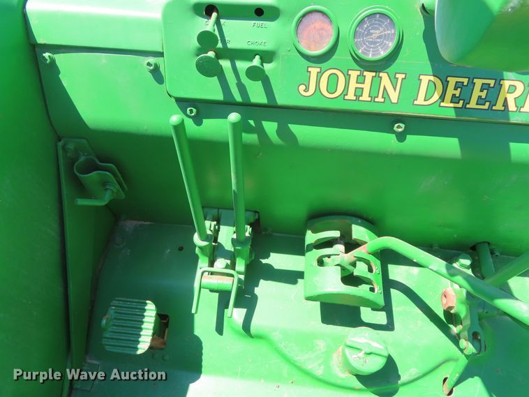 image for item DD6410 1952 John Deere R tractor