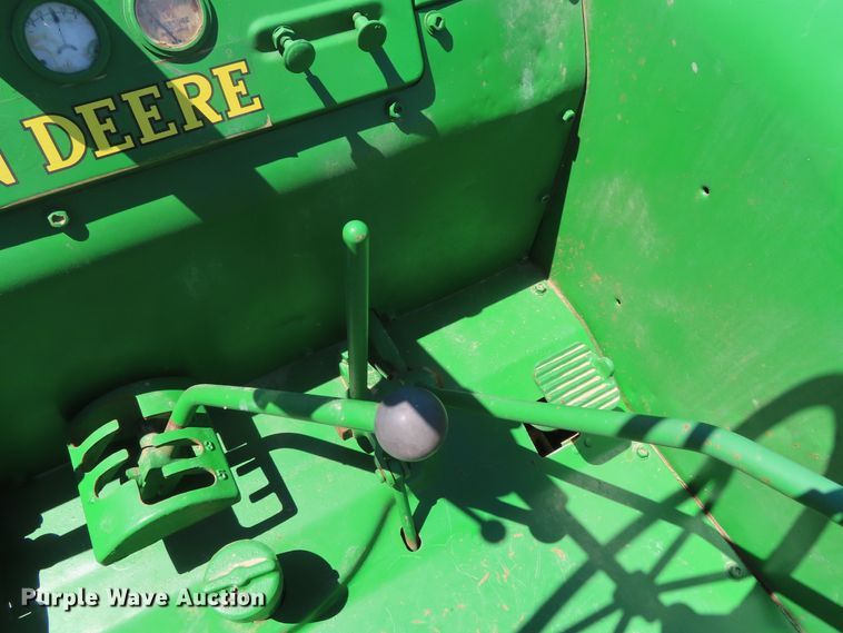 image for item DD6410 1952 John Deere R tractor