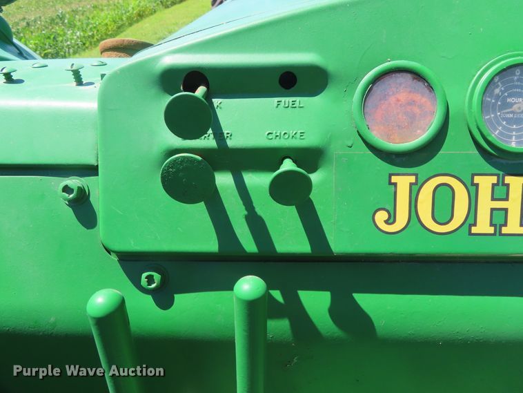 image for item DD6410 1952 John Deere R tractor