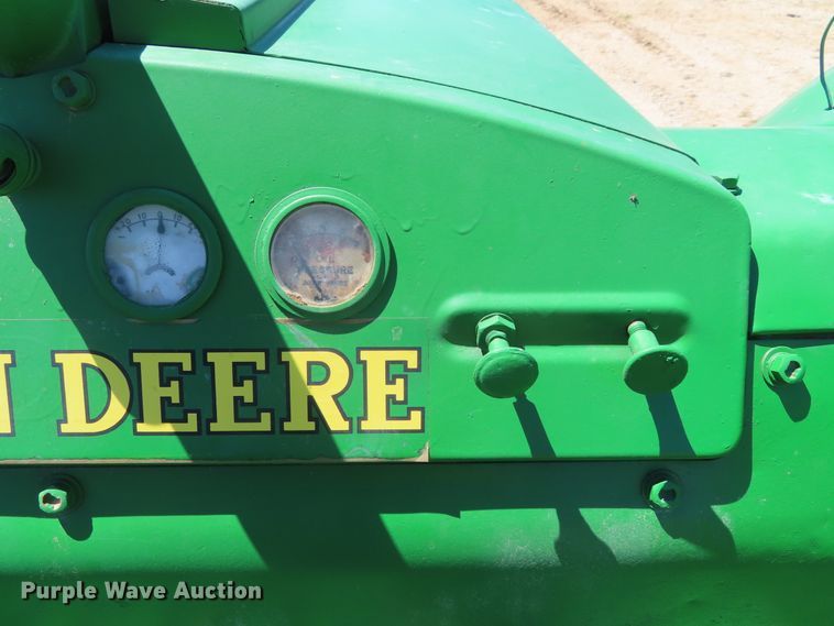 image for item DD6410 1952 John Deere R tractor