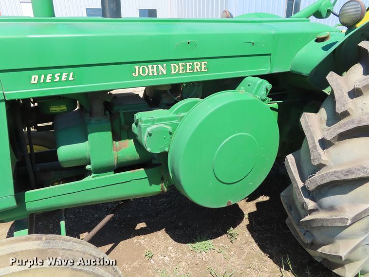 image for item DD6410 1952 John Deere R tractor