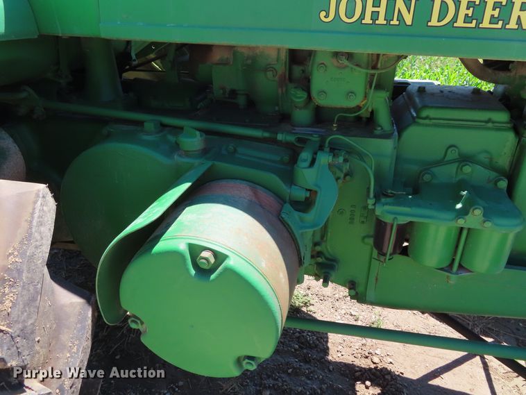 image for item DD6410 1952 John Deere R tractor