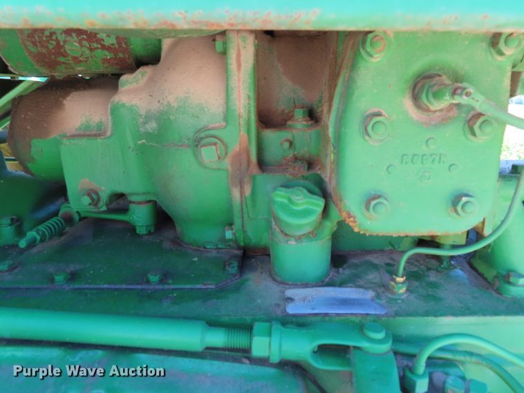 image for item DD6410 1952 John Deere R tractor