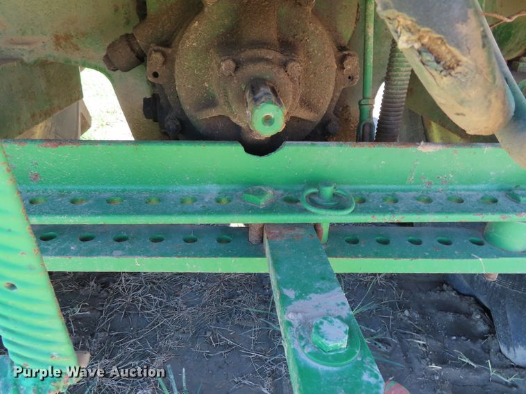 image for item DD6410 1952 John Deere R tractor