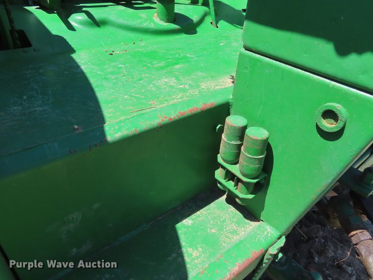 image for item DD6410 1952 John Deere R tractor