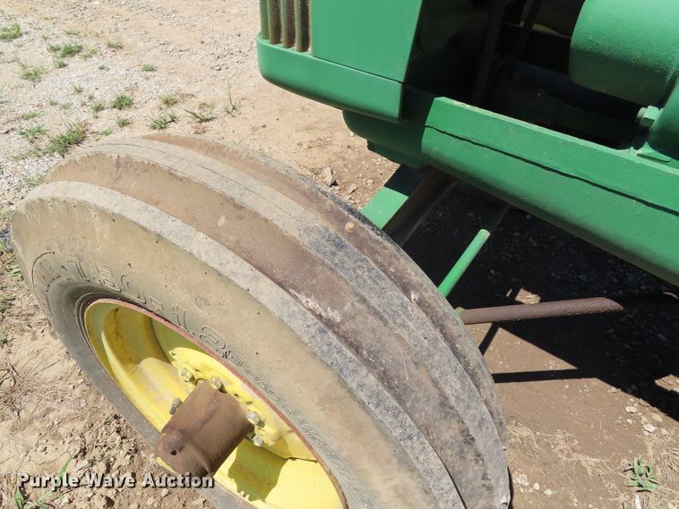 image for item DD6410 1952 John Deere R tractor