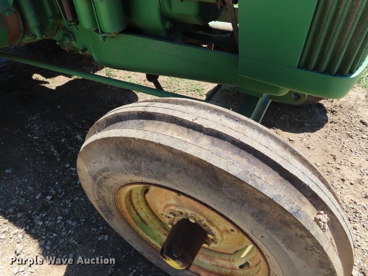 image for item DD6410 1952 John Deere R tractor